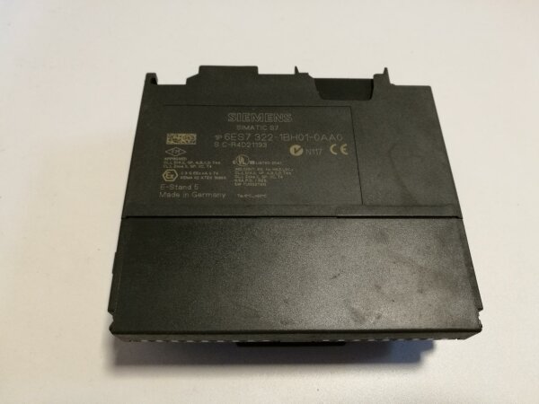 SIMATIC S7-300, Digital output SM 322, isolated, 16 DO, 24 V DC, 0.5A, 1x 20-pole, Total current 4 A/group (8 A/module)<br /><br />cover missing;