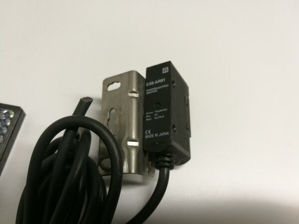 Omron E3S-AR81 photoelectric sensor