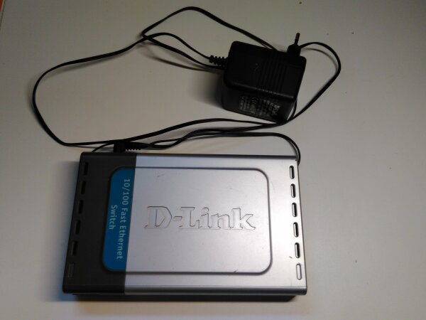 D-Link DES-1008D 8-Port Fast Ethernet Switch Gebraucht