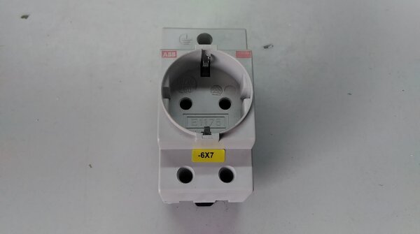 ABB E 1175 DIN rail protective contact socket 10/16 A / 240 V