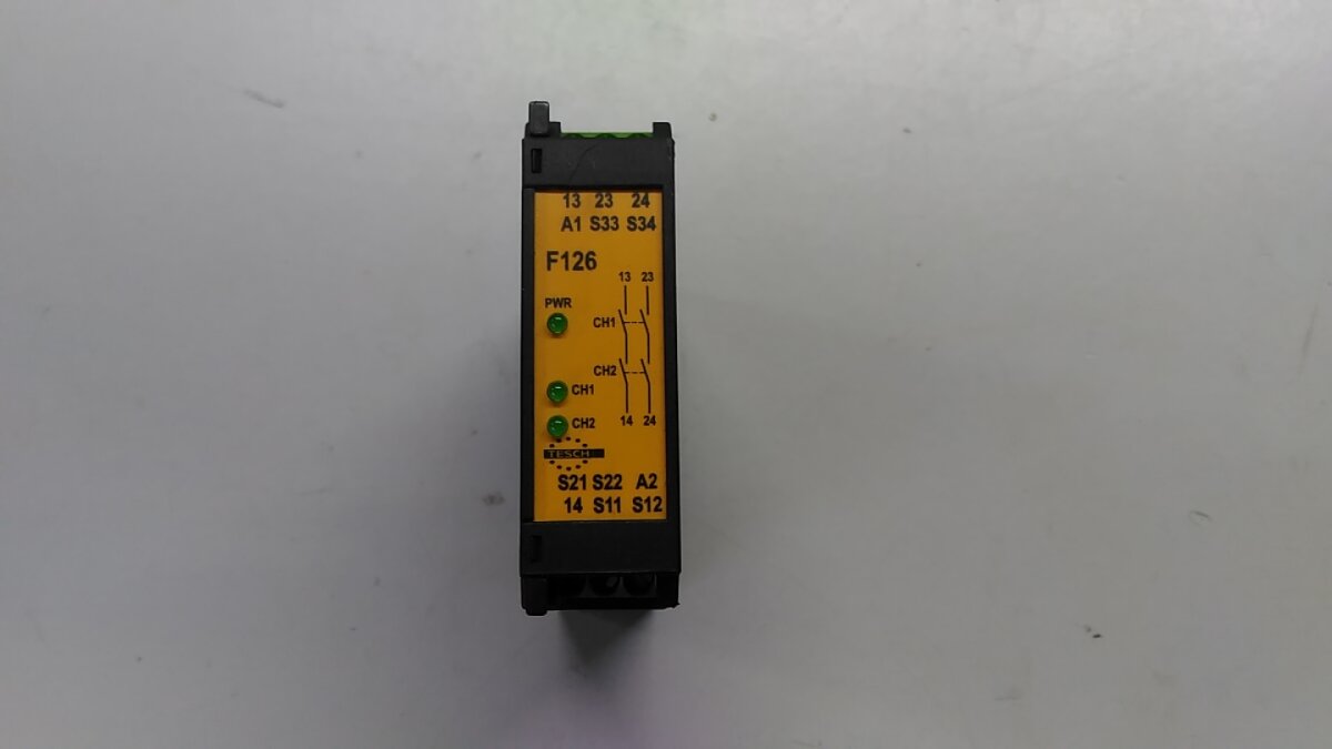Tesch safety relay 07400045 safety relay F126x01 230VAC emergency sto ...